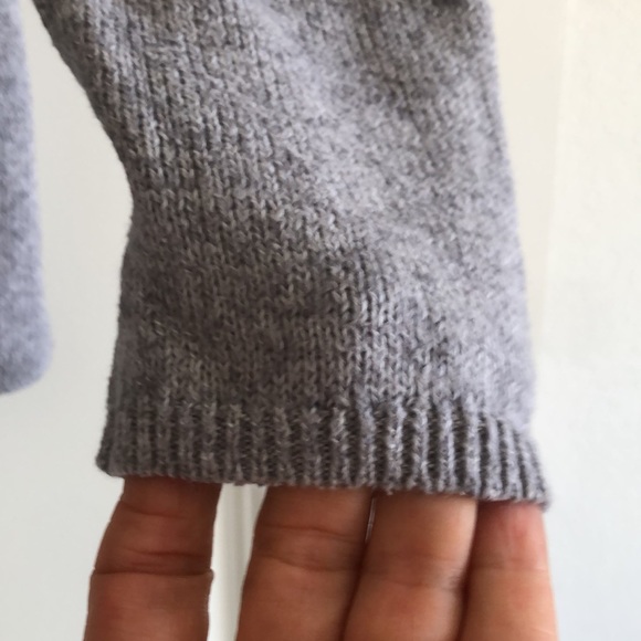 Beautiful Sweater. - Picture 5 of 8